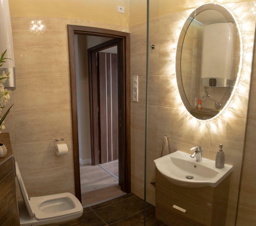 Glamour Apartman Apartment Егер Екстериор снимка
