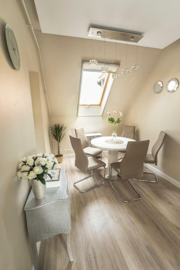 Glamour Apartman Apartment Егер Екстериор снимка
